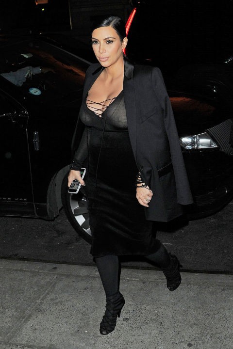 'Bầu bí' nhưng vẫn gợi cảm như Kim Kardashian ảnh 17