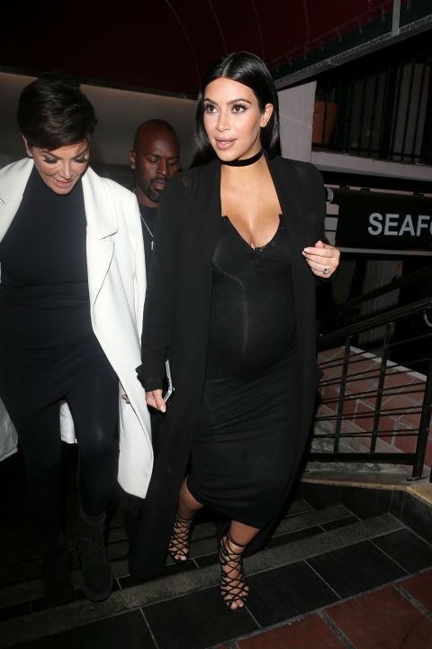 'Bầu bí' nhưng vẫn gợi cảm như Kim Kardashian ảnh 1