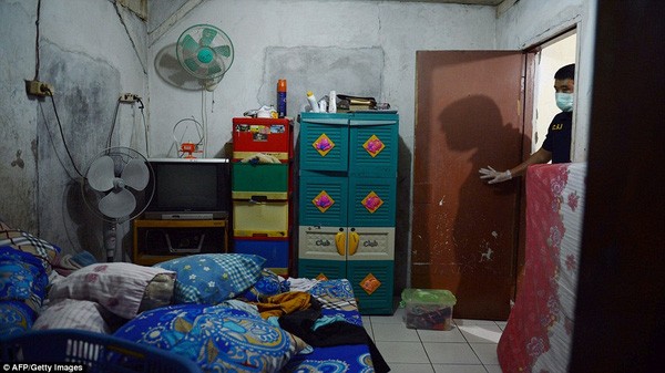 Tìm thấy cờ IS trong nhà kẻ đánh bom tự sát Indonesia ảnh 5