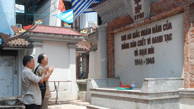 Hành trình nhọc nhằn của một bia mộ ảnh 1