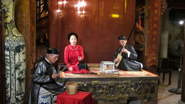 'Đặc sản' ca trù phố cổ ảnh 1