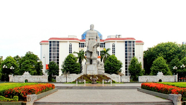 Hai trăm mười tuổi, Hạc thành ảnh 1
