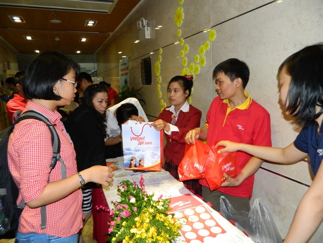 Bạn trẻ náo nức đăng ký học phi công ảnh 4