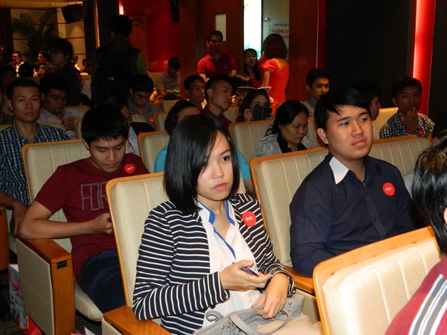 Bạn trẻ náo nức đăng ký học phi công ảnh 5