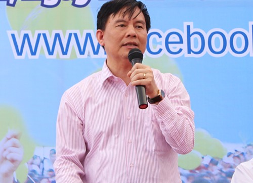 Bị mẹ ép ăn óc heo hàng ngày để ôn thi ảnh 1