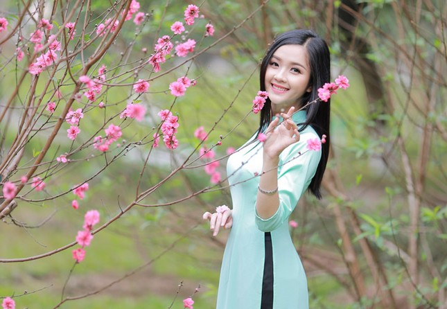 Nữ sinh Việt Nam ấn tượng khoe nụ cười tỏa nắng ảnh 1