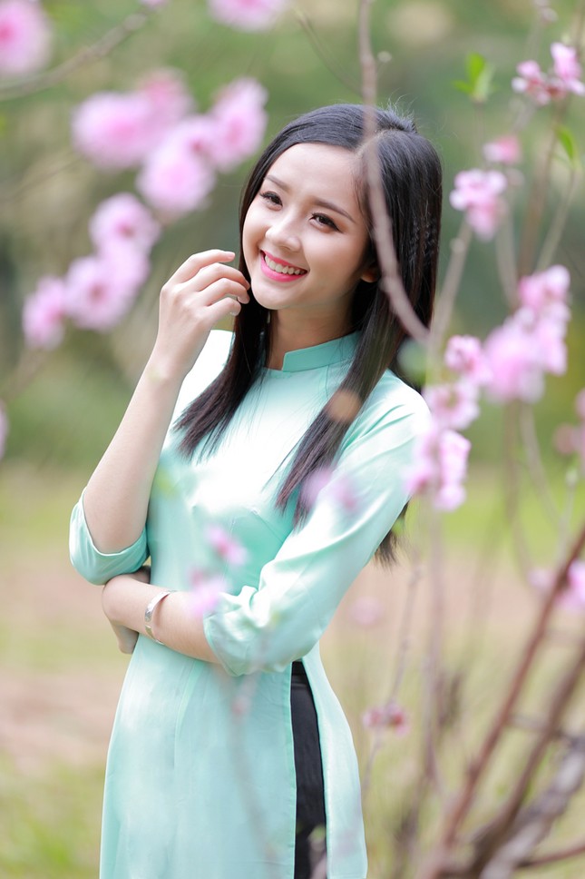 Nữ sinh Việt Nam ấn tượng khoe nụ cười tỏa nắng ảnh 3