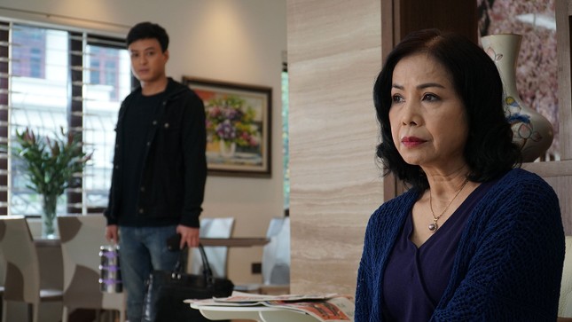 Điều ít biết về mẹ chồng tương lai của Hoàng Thuỳ Linh trong ‘Mê cung’ ảnh 2