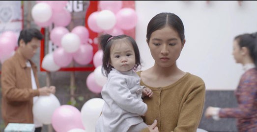 Diễn viên Bích Ngọc tiết lộ về quá trình làm mẹ của 5 em bé trong ‘Nhà trọ Balanha’ ảnh 1