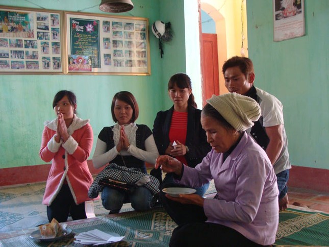 Người dân xứ Thanh đi chùa rút quẻ may mắn đầu năm ảnh 5