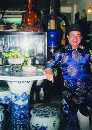 Từ bụi đời đến ngôi vị ‘vua đồ cổ’ ảnh 1