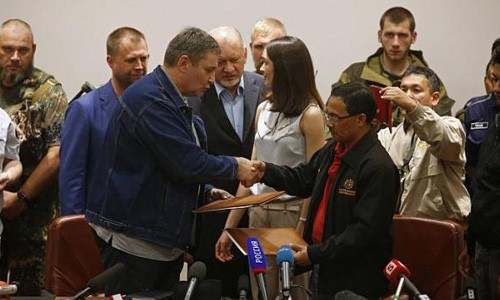 Malaysia đàm phán với ly khai Ukraine về vụ MH17 ảnh 1