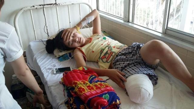 Vụ thiếu nữ bị cưa chân: Tạm đình chỉ Phó giám đốc bệnh viện ảnh 1