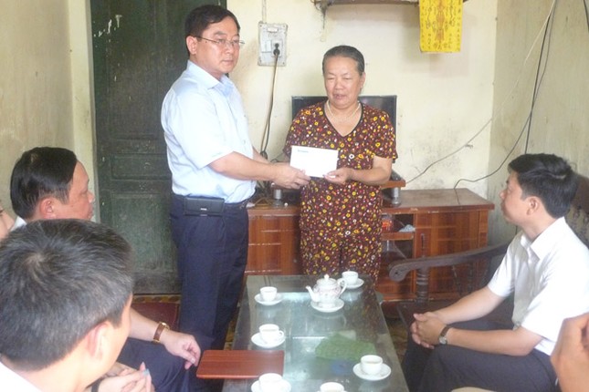 Báo Tiền Phong thăm, tặng quà các gia đình thương binh nặng ở Lạng Sơn ảnh 1