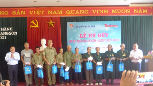 Báo Tiền Phong thăm, tặng quà các gia đình thương binh nặng ở Lạng Sơn ảnh 3