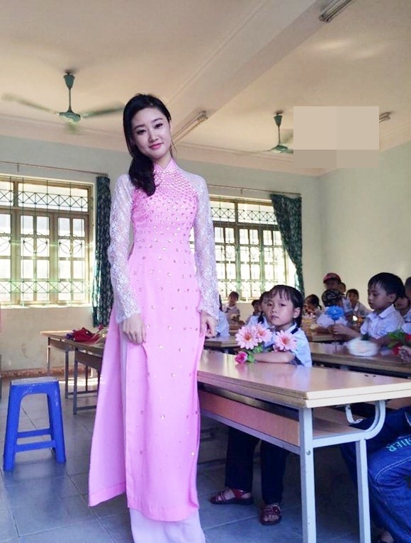 Những cô giáo xinh đẹp đốn tim cộng đồng mạng năm 2016 ảnh 6