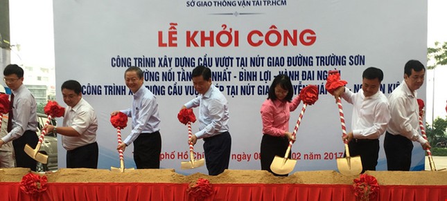 Xây hai cầu vượt 'giải vây' cho sân bay Tân Sơn Nhất ảnh 1