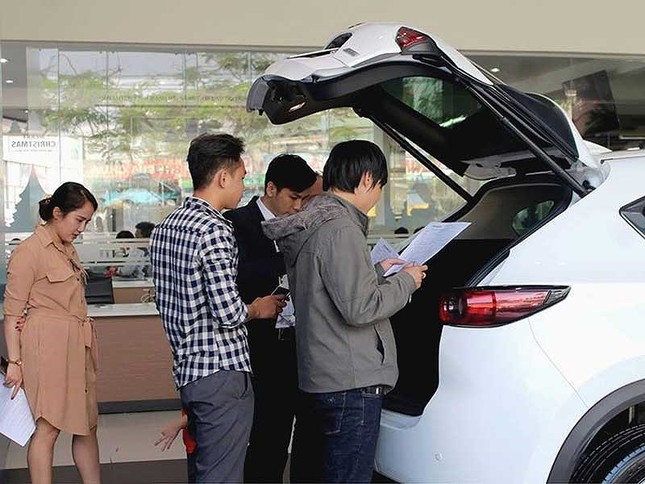 Đủ chiêu ‘móc túi’ người mua ô tô dịp Tết ảnh 1