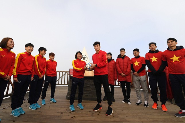 U23 Việt Nam thượng cờ trên đỉnh Fansipan ảnh 8
