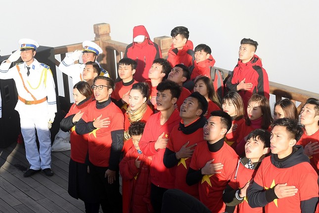 U23 Việt Nam thượng cờ trên đỉnh Fansipan ảnh 5