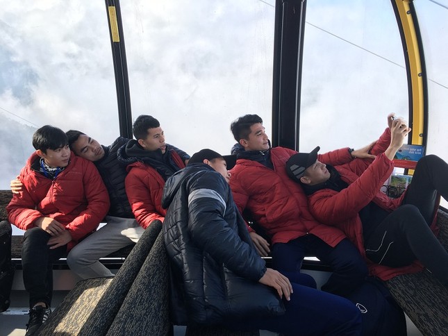 U23 Việt Nam thượng cờ trên đỉnh Fansipan ảnh 4