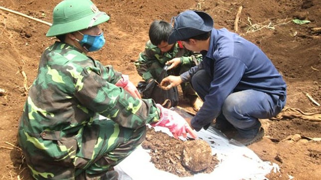 Tìm thấy và cất bốc 5 hài cốt liệt sĩ ở Trường Sơn ảnh 1