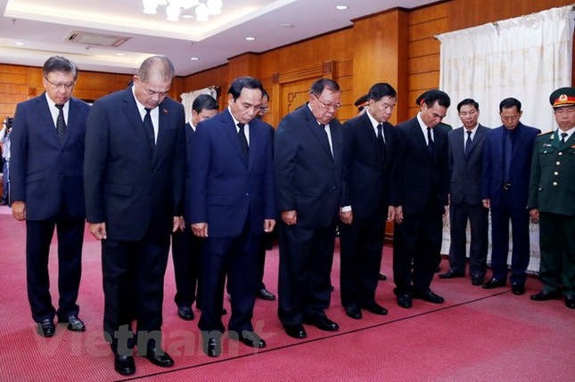 Lãnh đạo Lào viếng và ghi sổ tang Chủ tịch nước Trần Đại Quang ảnh 1