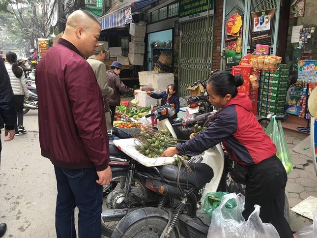 Đồ cúng ông Công, ông Táo ở chợ Hà Nội đồng loạt tăng giá ảnh 2