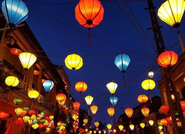 Đèn lồng xuất hiện tại Hội An khoảng vào cuối thế kỷ nào?
