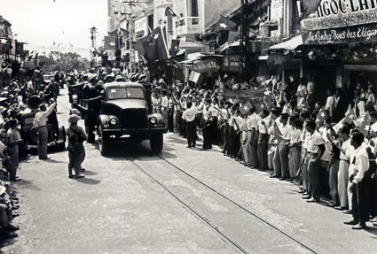 Đơn vị nào dưới đây là đơn vị đầu tiên rút ra khỏi Hà Nội năm 1947 lại là đơn vị đầu tiên vào tiếp quản Thủ đô năm 1954?