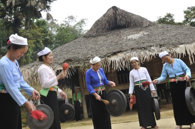 Dân tộc nào chiếm số lượng lớn nhất ở Hòa Bình?