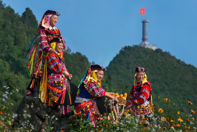 Lũng Cú có bao nhiêu thôn, bản?