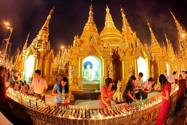 Myanmar có nhiều tôn giáo khác nhau, trong đó tông giáo nào lớn nhất?