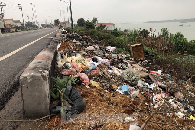 Bãi rác tự phát tràn lan, người dân khốn khổ 'sống chung' với mùi hôi thối ảnh 13