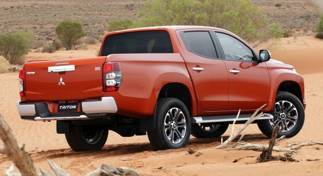 Phía sau Mitsubishi Triton 2019