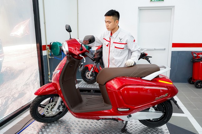 VinFast cho thuê, đổi pin xe máy điện: 'Lợi chồng lợi' cho khách hàng ảnh 1