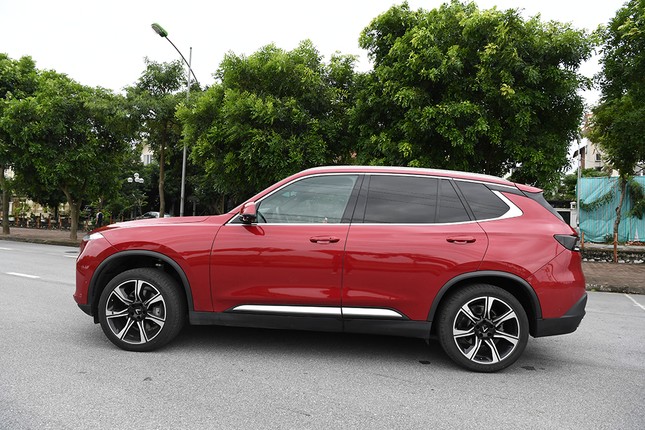 VinFast Lux SA2.0: SUV 7 chỗ bệ vệ, mạnh mẽ và an toàn ảnh 2