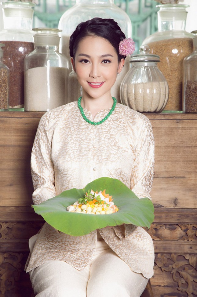 Linh Nga tập làm người mẹ đảm đang ảnh 1