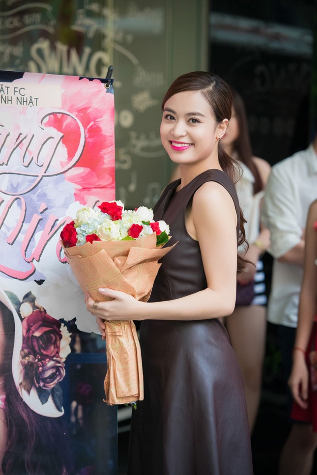 Hoàng Thùy Linh hạnh phúc đón sinh nhật trong vòng tay fans ảnh 10