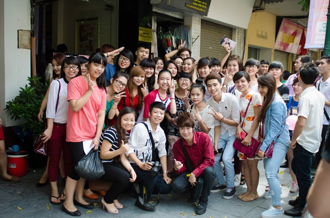 Hoàng Thùy Linh hạnh phúc đón sinh nhật trong vòng tay fans ảnh 13