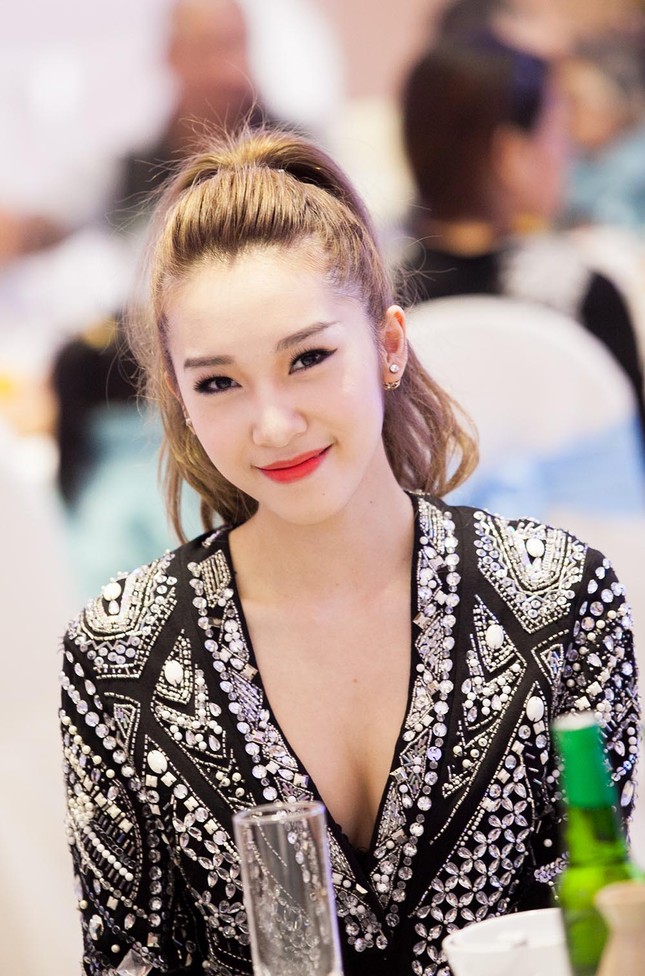 Tuấn Hưng nũng nịu làm lễ đầy tháng cho con trai ảnh 12
