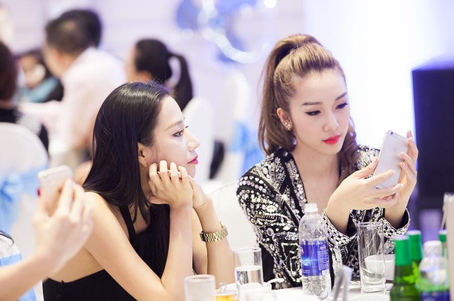 Tuấn Hưng nũng nịu làm lễ đầy tháng cho con trai ảnh 13