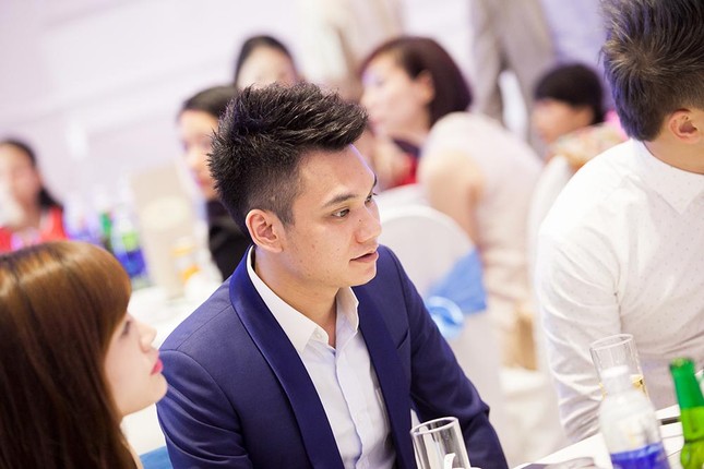 Tuấn Hưng nũng nịu làm lễ đầy tháng cho con trai ảnh 10