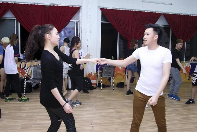 Dương Triệu Vũ kết hợp tình tứ cùng Giang Hồng Ngọc ảnh 1