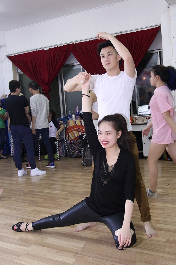 Dương Triệu Vũ kết hợp tình tứ cùng Giang Hồng Ngọc ảnh 2