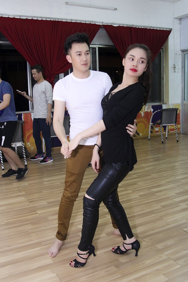Dương Triệu Vũ kết hợp tình tứ cùng Giang Hồng Ngọc ảnh 3