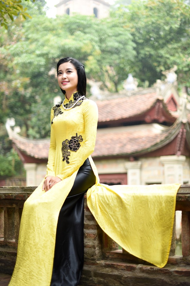 Á hậu Huyền My đẹp nền nã với áo dài du xuân ảnh 3
