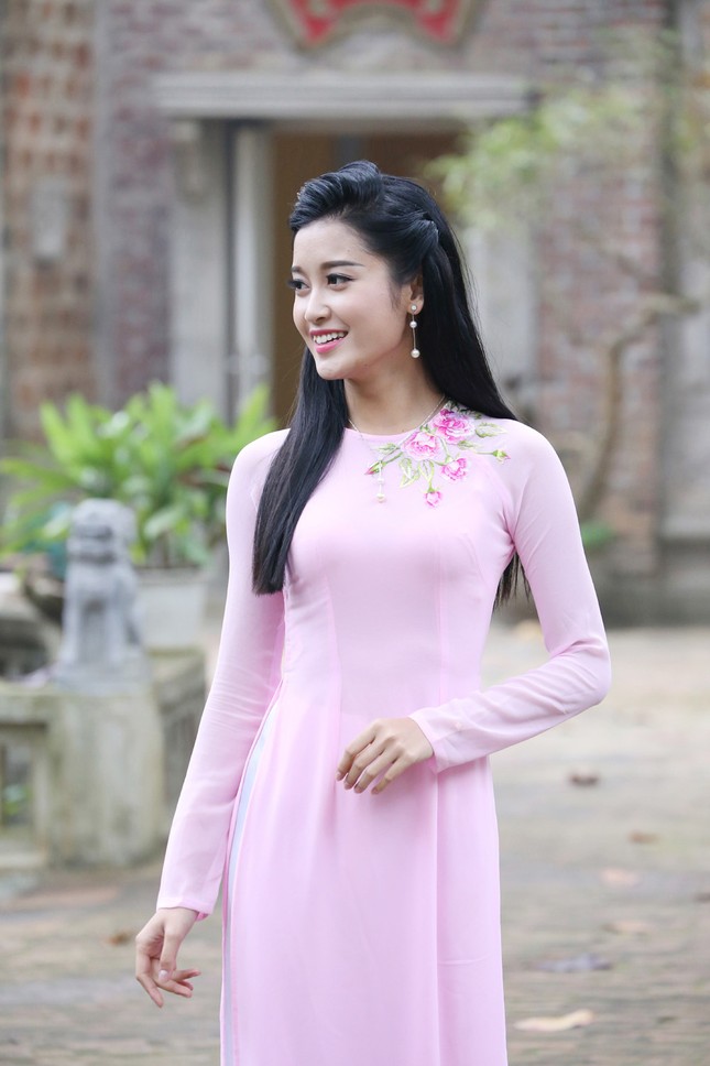 Á hậu Huyền My đẹp nền nã với áo dài du xuân ảnh 4