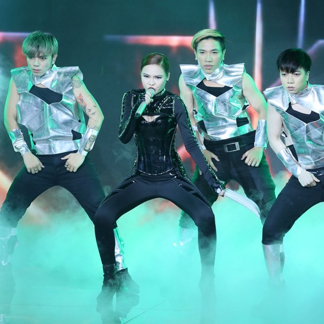 Chung kết The Remix: Đông Nhi và Hồng Ngọc đạt điểm tuyệt đối ảnh 1