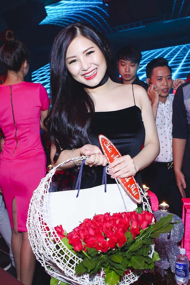 Hương Tràm gợi cảm đón sinh nhật tuổi 20 ảnh 2